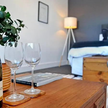 Central Modern Studio Apartment, Hermanus Waterfront Exterior photo