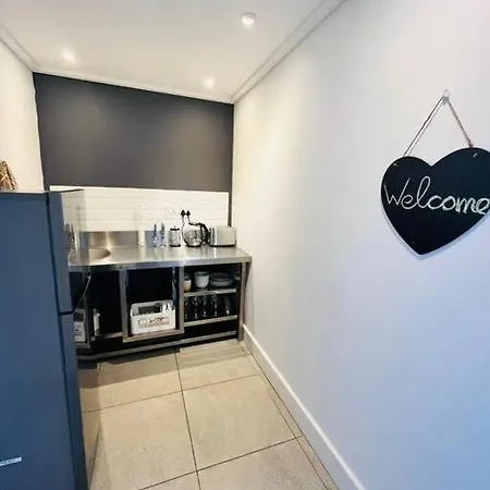Central Modern Studio Apartment, Hermanus Waterfront Exterior photo