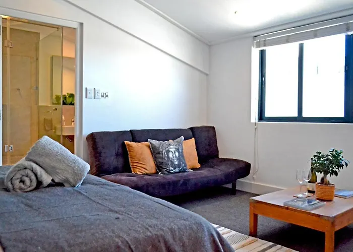 Central Modern Studio Apartment, Hermanus Waterfront