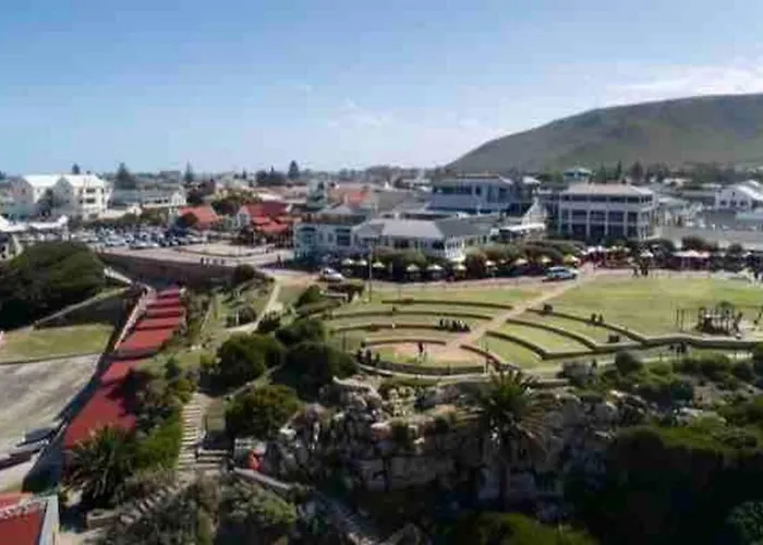 Central Modern Studio Apartment, Hermanus Waterfront