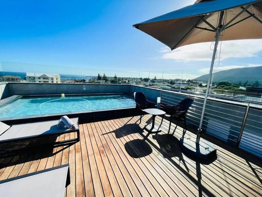 Apartment Modern Apartment, Waterfront